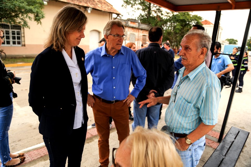 09.05.2018 - Prefeita Paula Mascarenhas e o vice Idemar Barz durante caminhada de entrega do novo terminal da Estação Férrea - Foto: Gustavo Vara