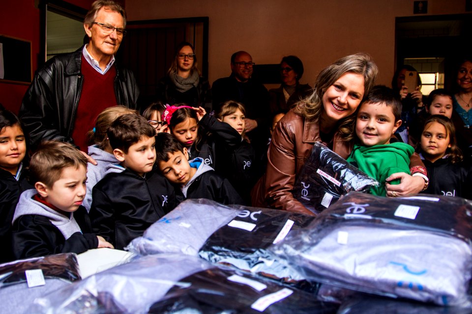 21.06.2018 -  Entrega dos novos uniformes na Escola Joaquim Nabuco e assinatura da ordem de serviço da construção de passarela coberta para EMEF Joaquim Nabuco - Foto: Gustavo Vara