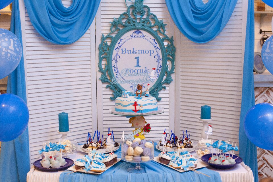Topper birthday party baking