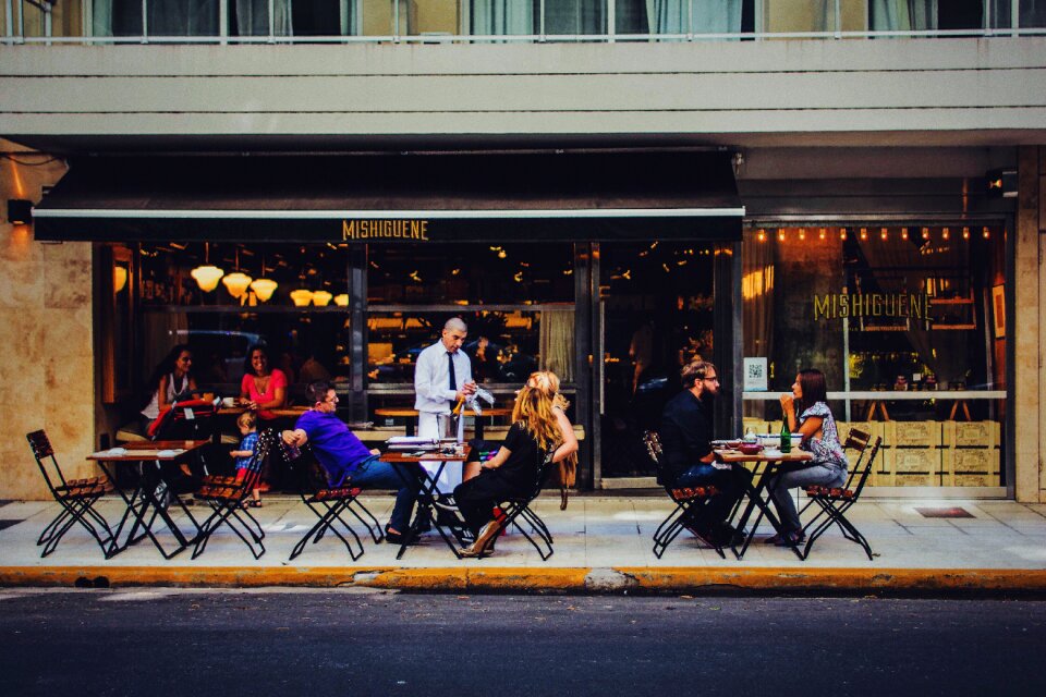 Al fresco city customers photo