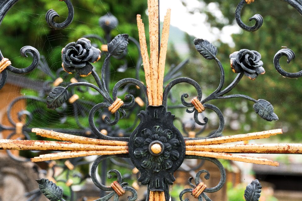 Gilded grave cemetery