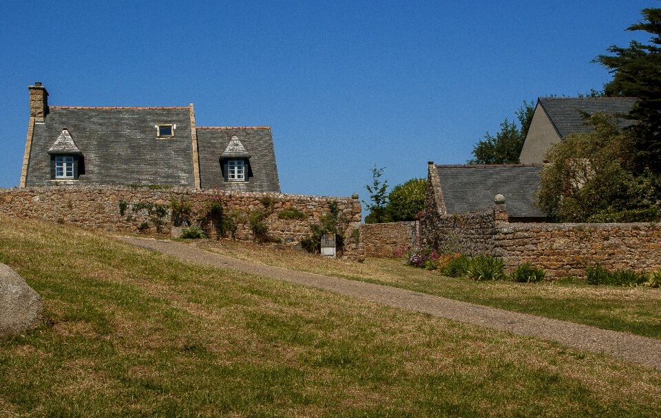 Brehat island architecture granite