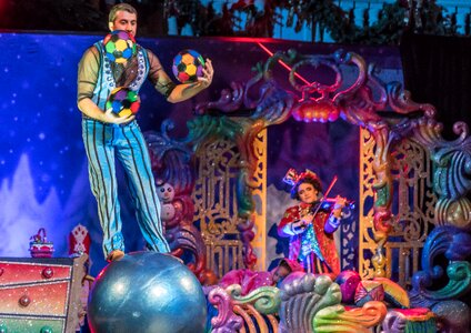 Man show exhibit