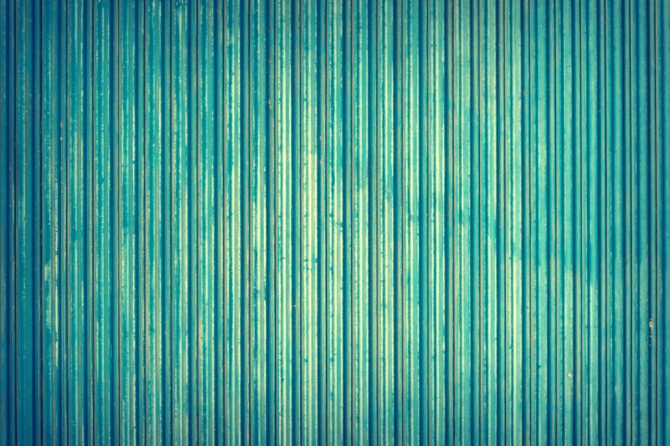 Corrugated geometric iron