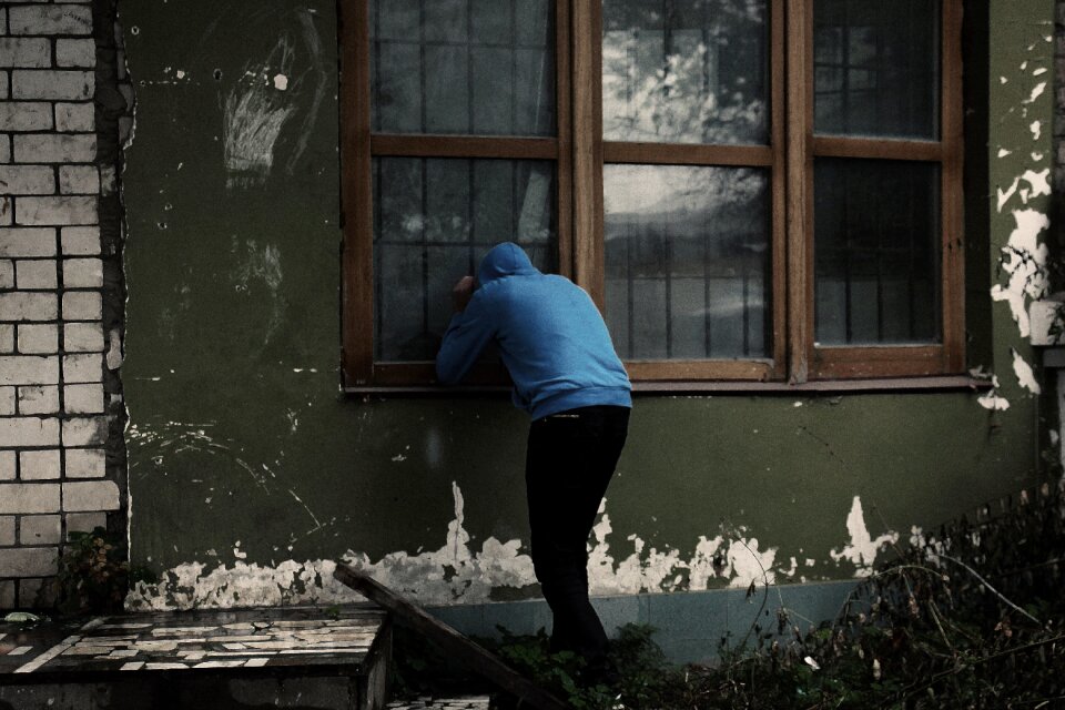 Thief addict the dependence of