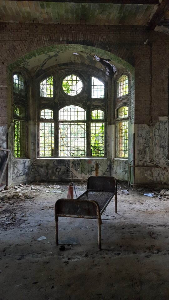 Interior bed window
