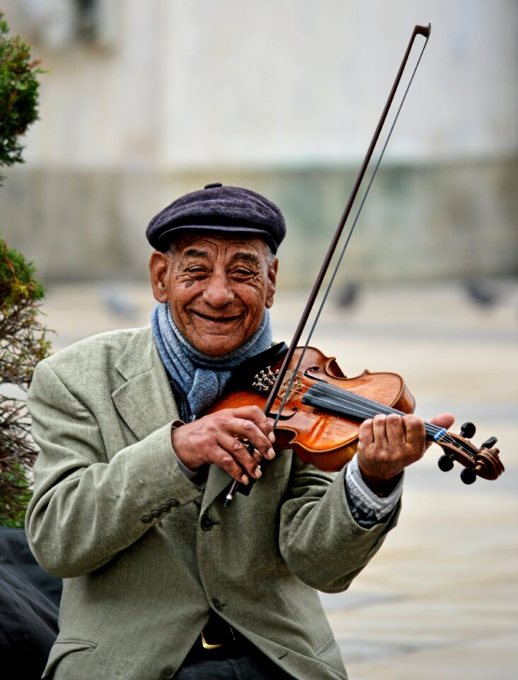 Violinist violin smile