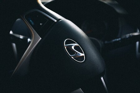 Hyundai steering wheel vehicle photo