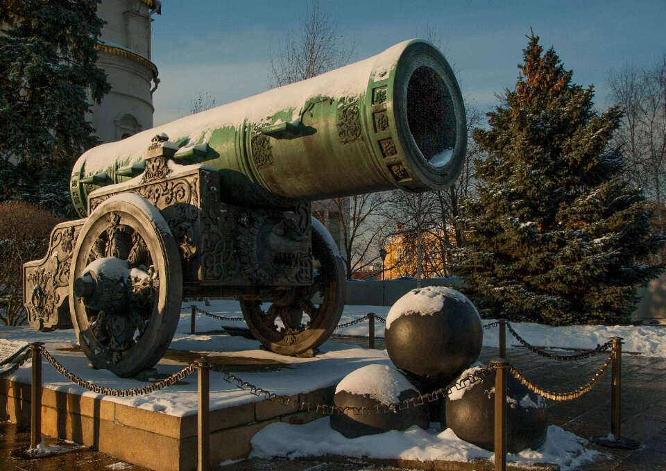 Canon cannonballs tsar cannon