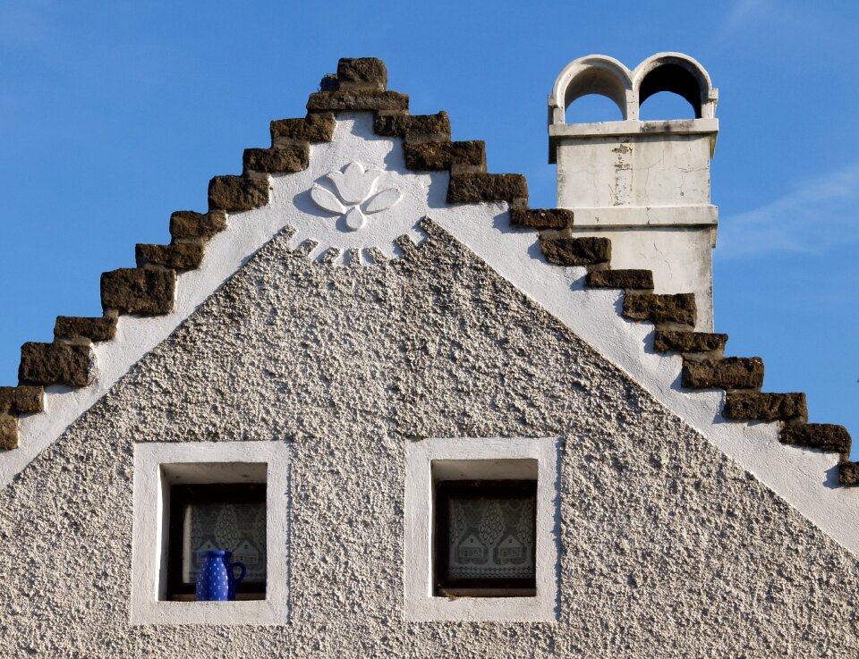 Rooftop chimney window