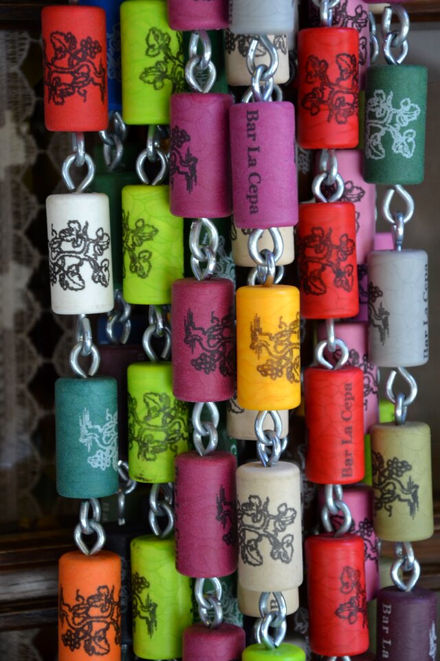 Caps colors door