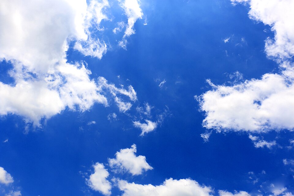 The cloud green white