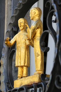 Gold figures gold pharmacist