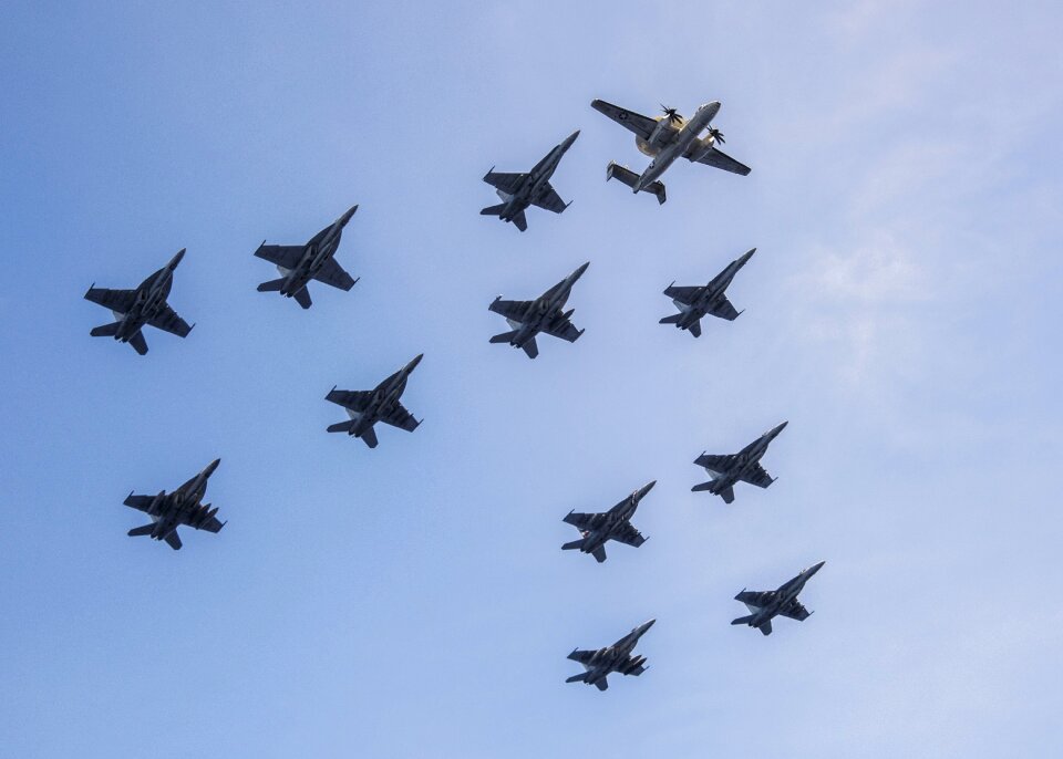 Nimitz-class aircraft carrier uss carl vinson cvn 70