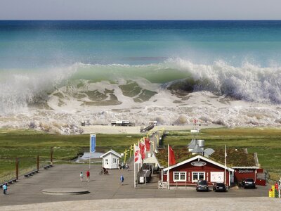 Seaquake tidal wave wave photo
