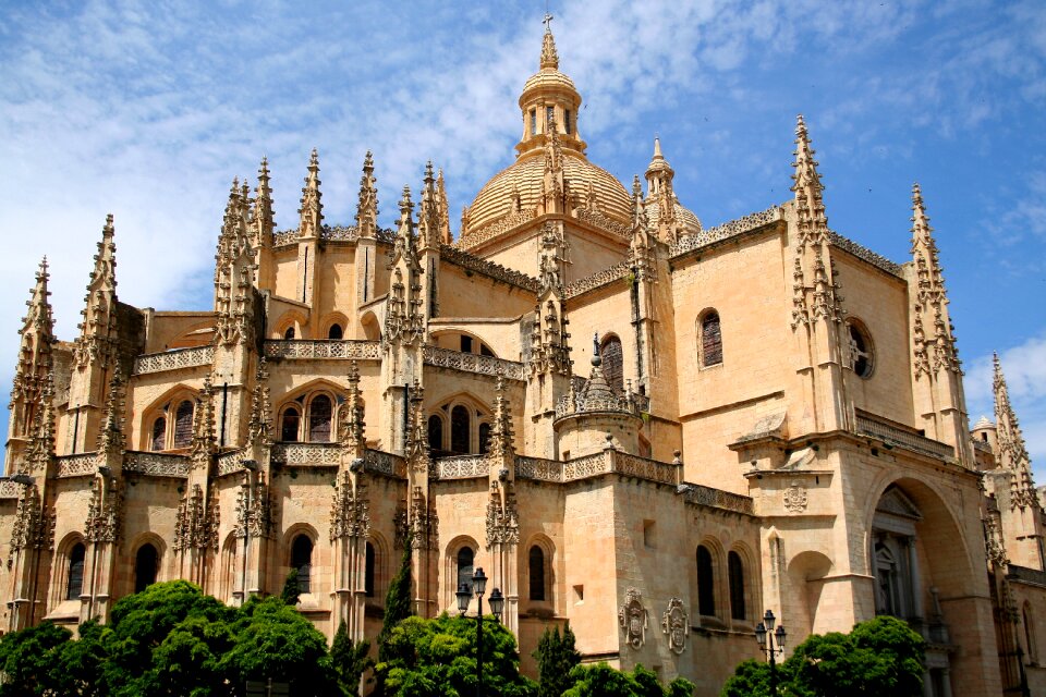 Cathedral architecture history