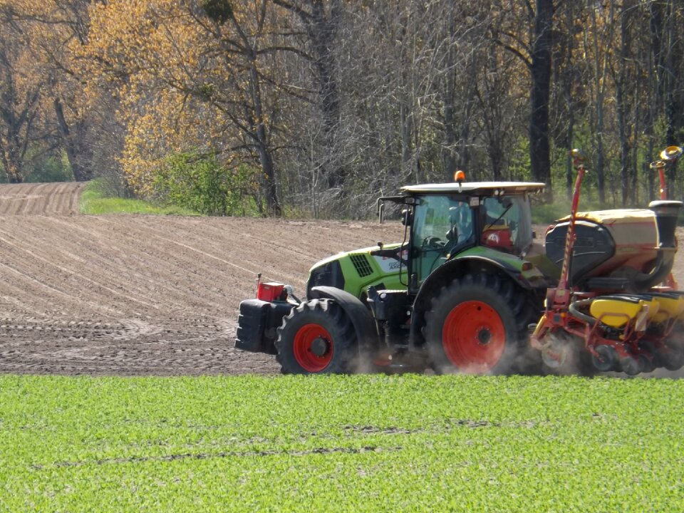 Field economics landtechnik tractors