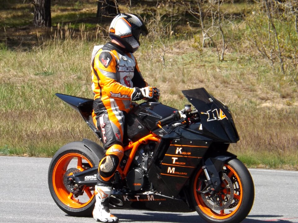 Big dölln race car driver motor bike