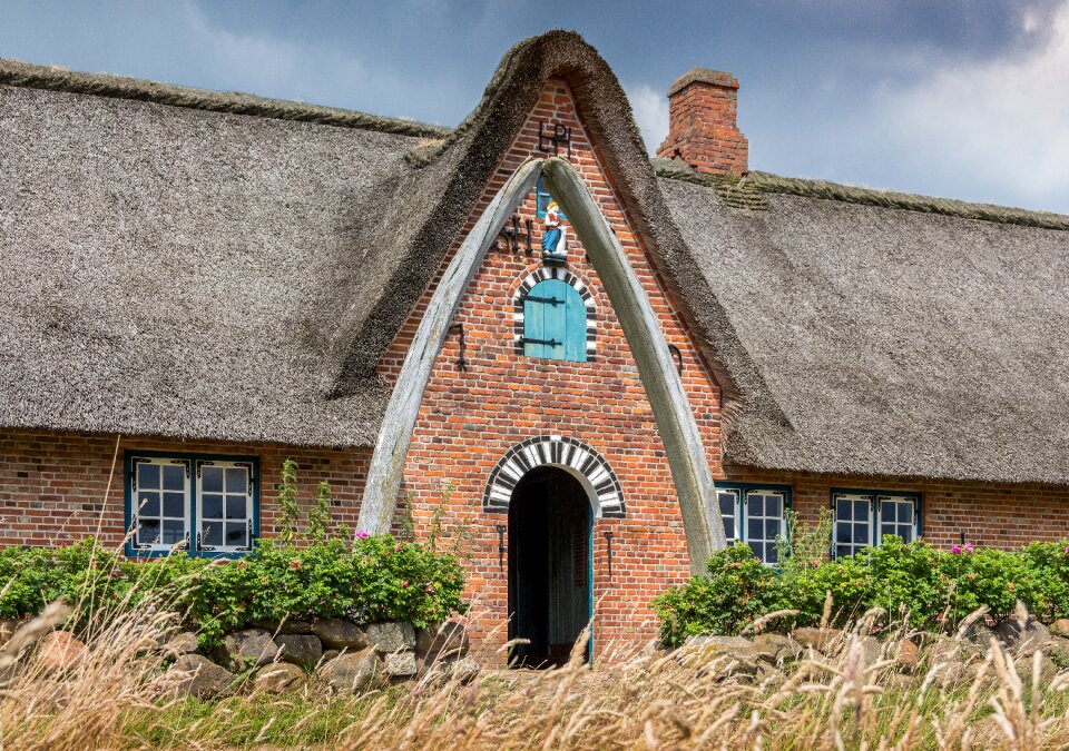 Historically truss architecture