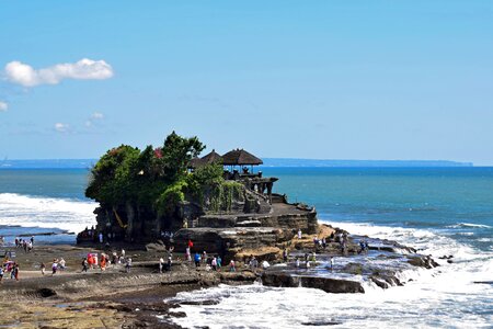 Temple tanah lot view photo