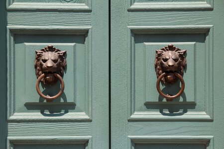 House entrance doorknocker lion photo