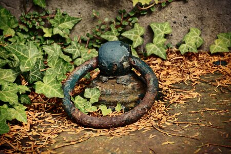 Ring metal ring tombstone