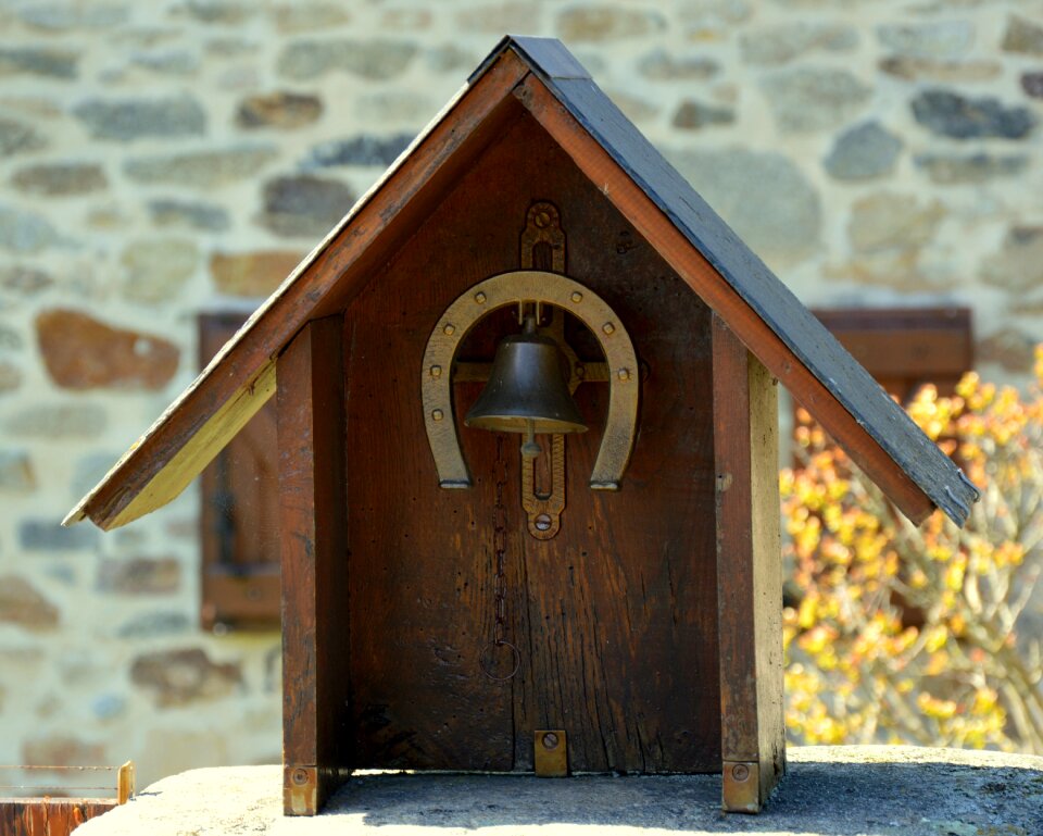Small house horseshoe doorbell
