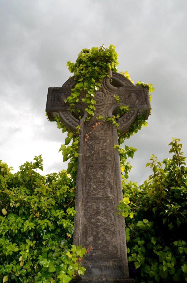 Cross grave old