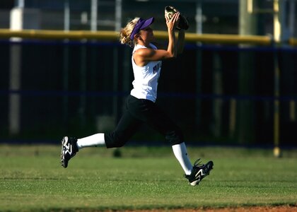 Sports catch fielder