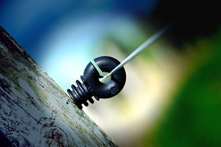 Electric fence wire voltage