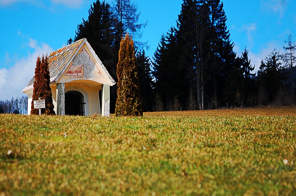 Building hut religion