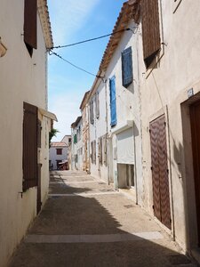 Alley road houses