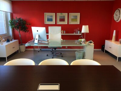 Modern red interior design photo