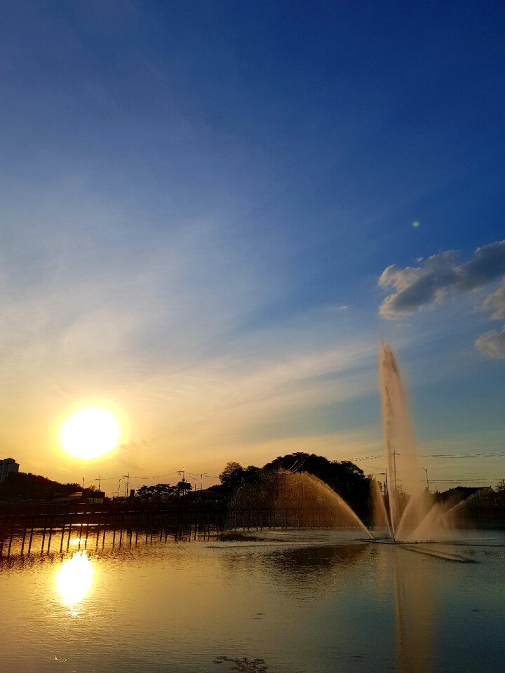 Lake sunset fountain