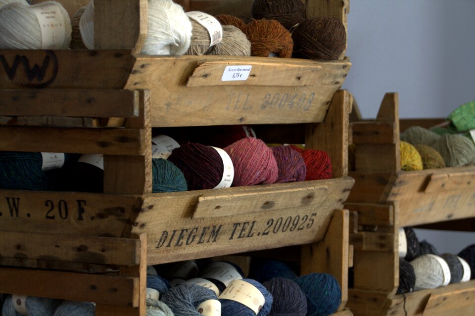 Knit color hand labor