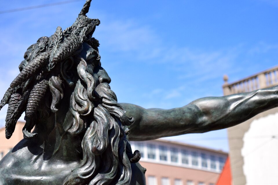 Historic center symbol bronze