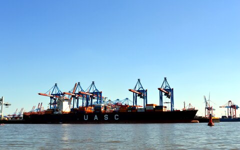 Elbe ship crane
