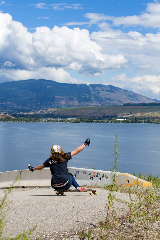 Slide longboard woman
