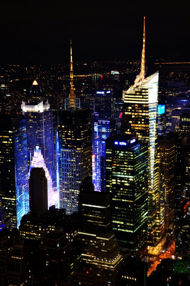 Manhattan big apple skyscraper