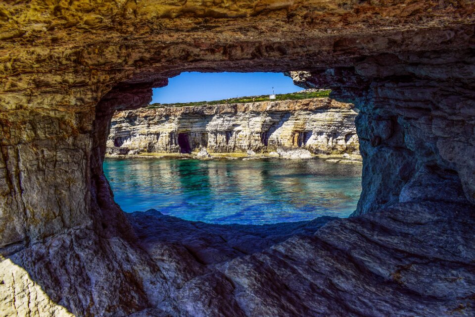Formation window cave