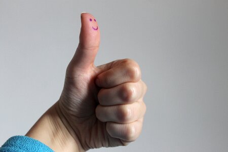 Thums thumbs up hand photo