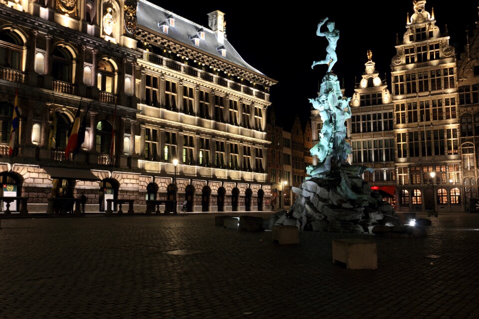 Square statue evening