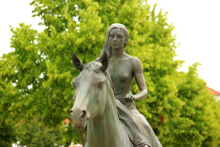 Ludwigslust-parchim sculpture figure