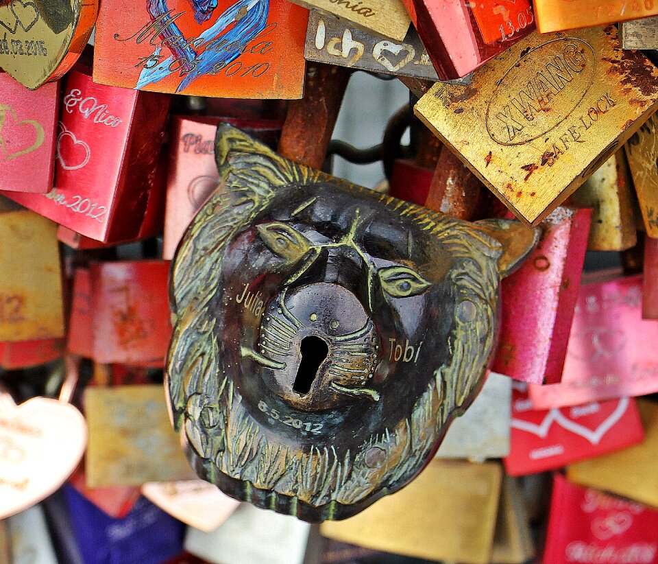 Hohenzollern bridge bridge padlocks