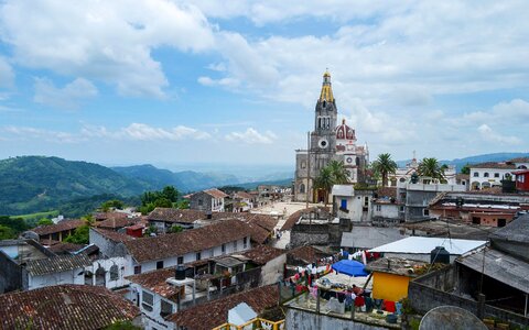 Pueblo paisaje iglesia