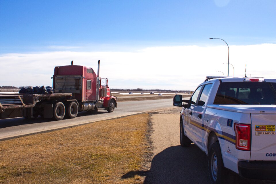 Semi-truck drive vehicle