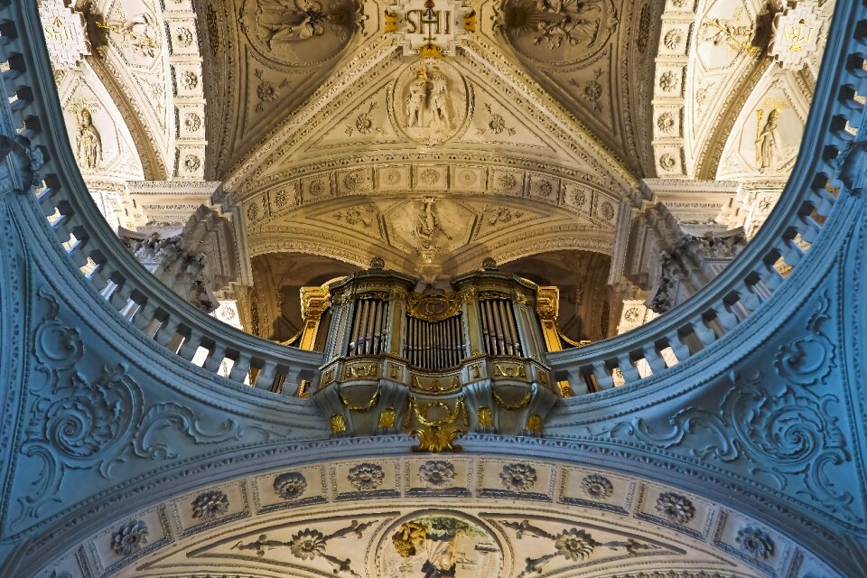 Building baroque interior