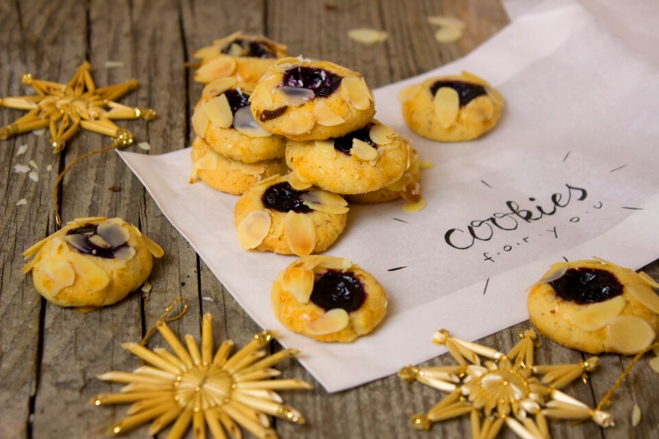 Almonds advent bakery