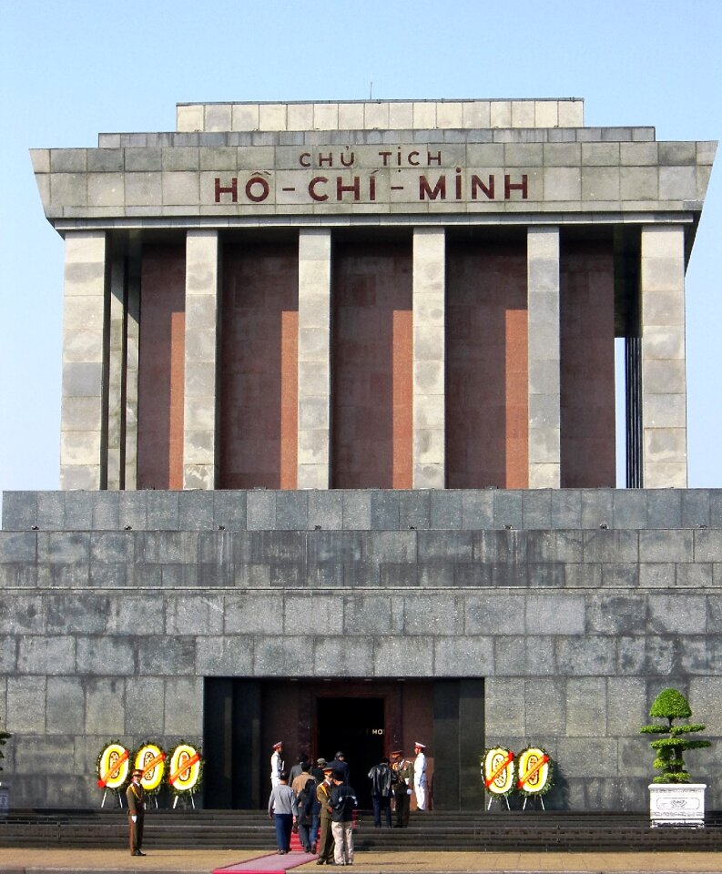Grave hanoi monument