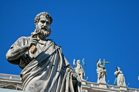 Vatican saint pierre sculpture photo